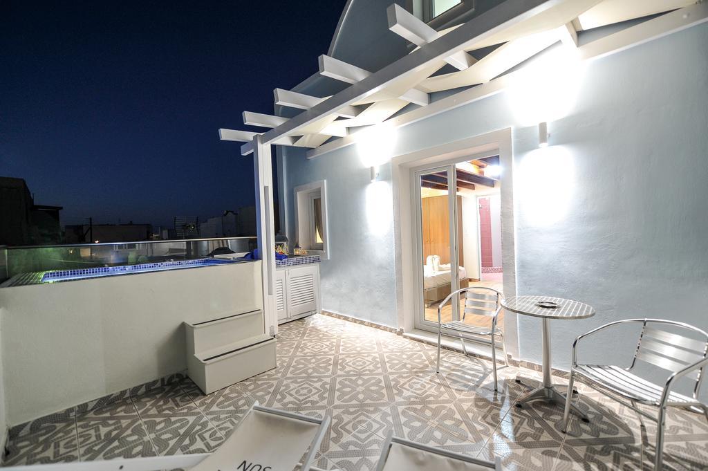 Asterolithos Daire Fira (Santorini)